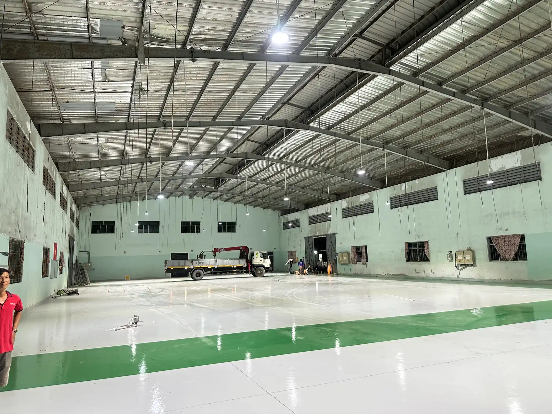 Nhà xưởng chuẩn bị lắp đặt hệ thống điện
