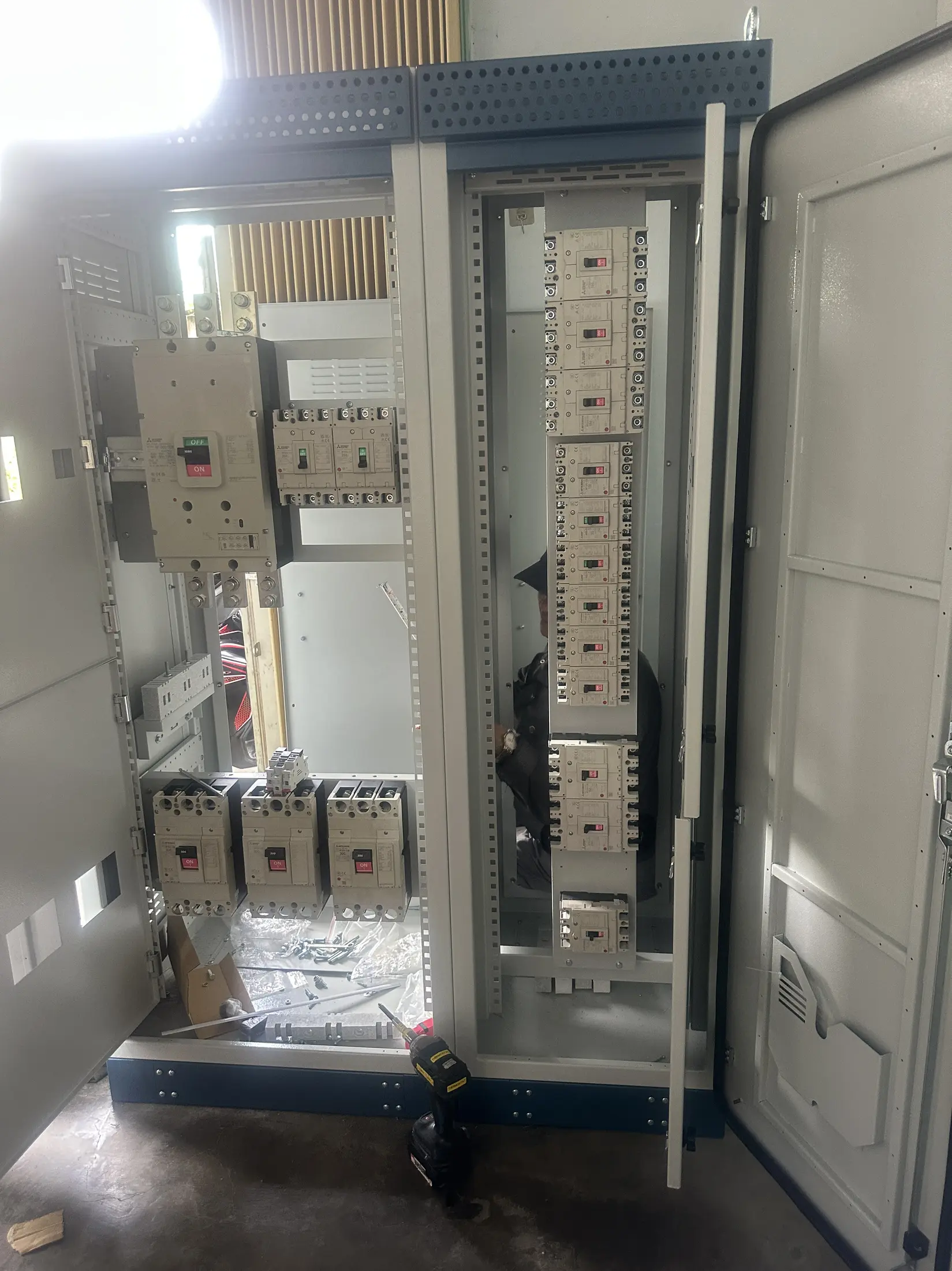 Tủ điện tổng trong công trình thi công điện nước nhà xưởng
