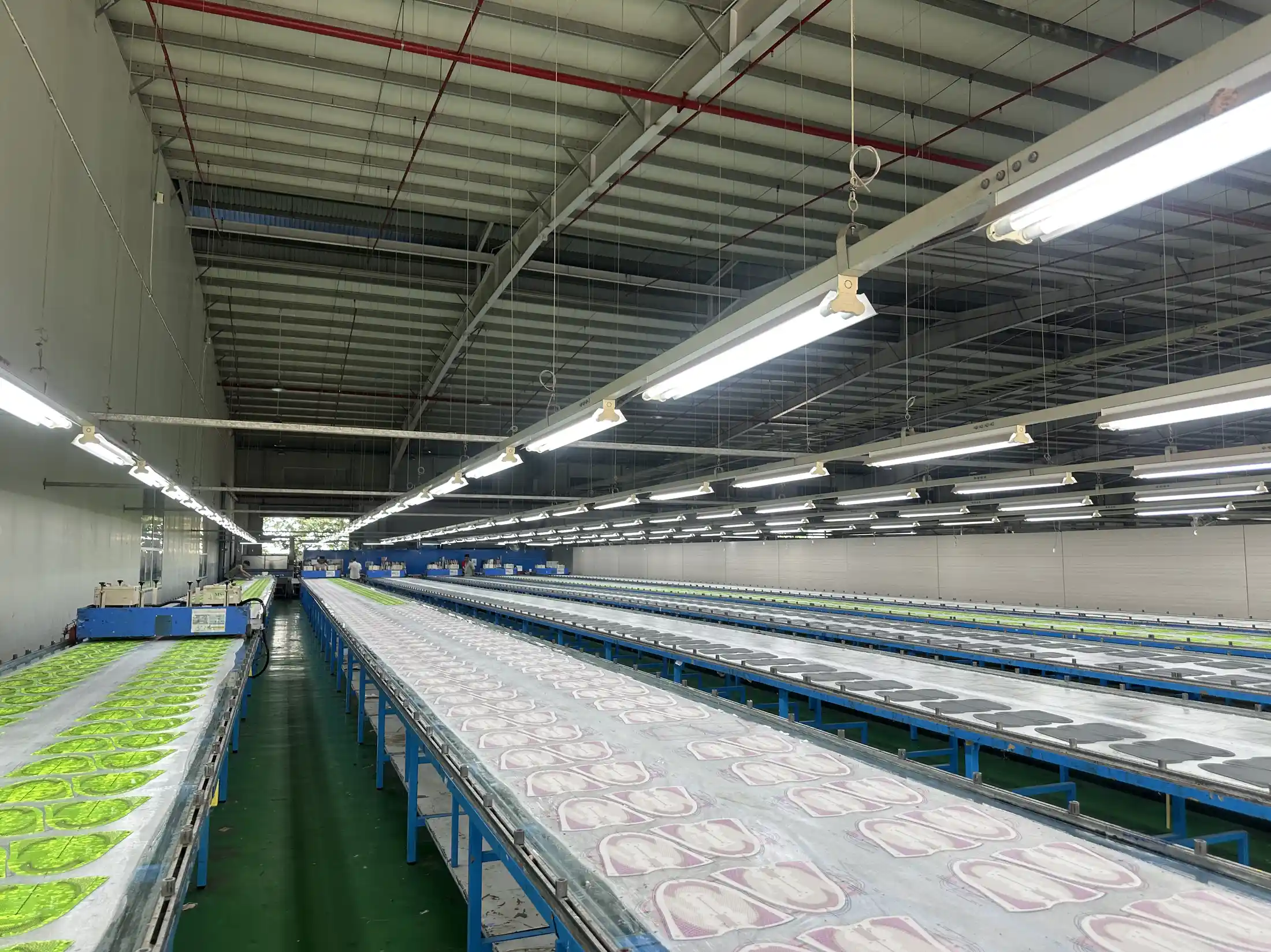 Hệ thống chiếu sáng LED highbay dọc chuyền sản xuất