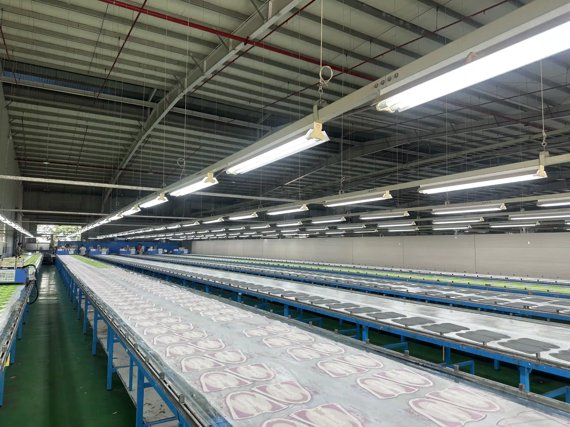 Chiếu sáng LED dọc chuyền sản xuất nhà máy