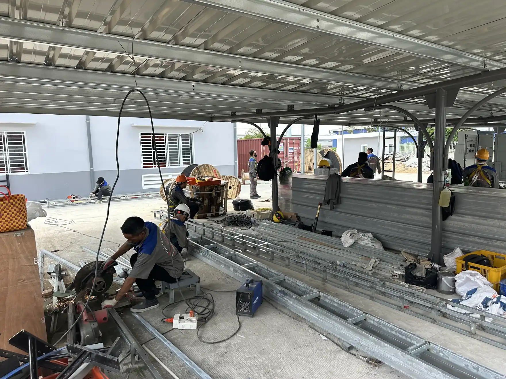 Gia công và lắp ráp tủ điện tại xưởng