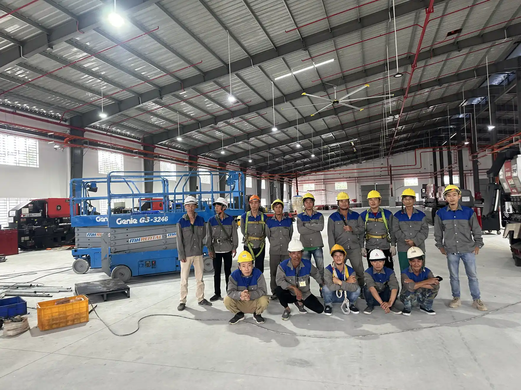 Đội thi công điện Đại Phú Thịnh tại công trình