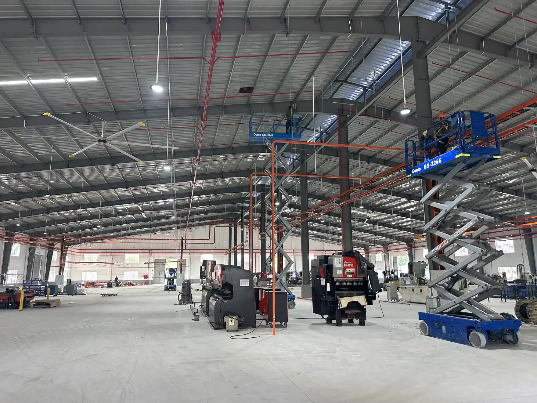Công trường thi công điện nhà xưởng quy mô lớn
