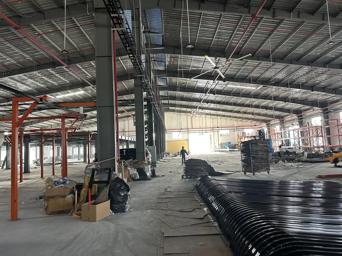 Thi công hệ thống điện trên khung thép nhà xưởng