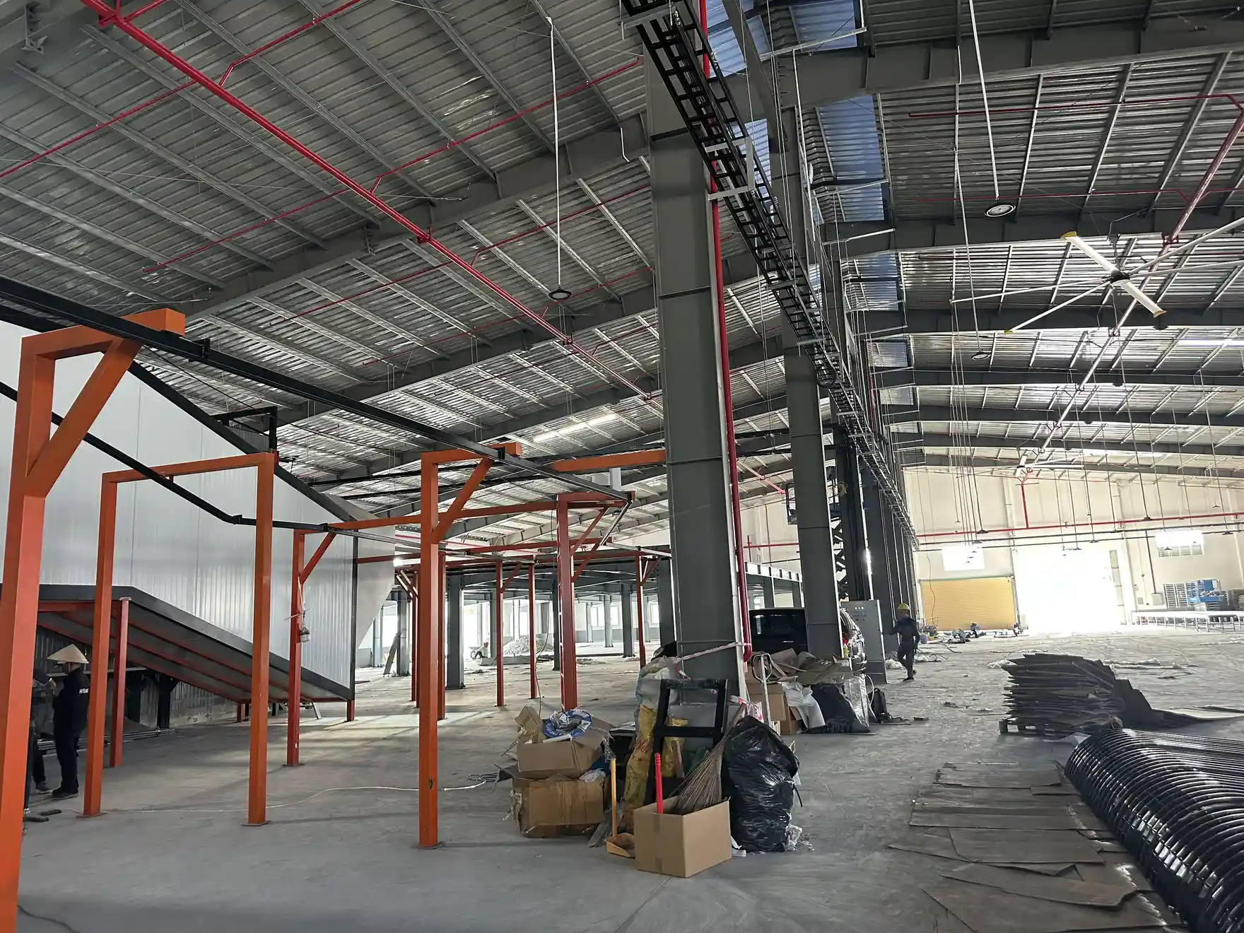 Tổ chức khu vực làm việc điện an toàn trong nhà xưởng