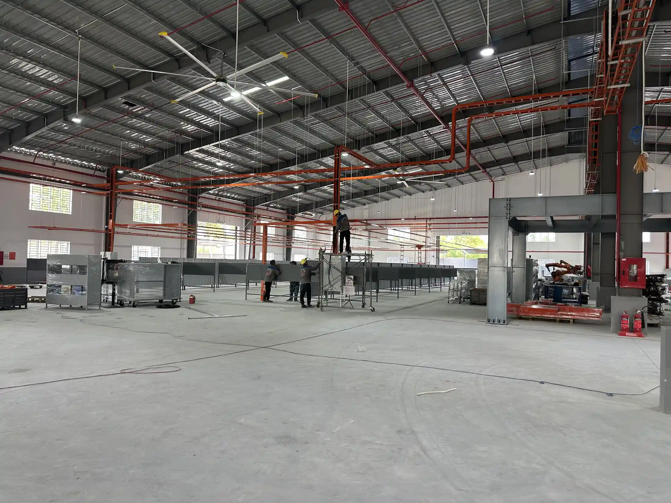 Kiểm tra hiện trường trước khi thi công điện xưởng may