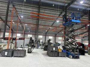 Theo dõi tiến độ thi công điện trong nhà xưởng may
