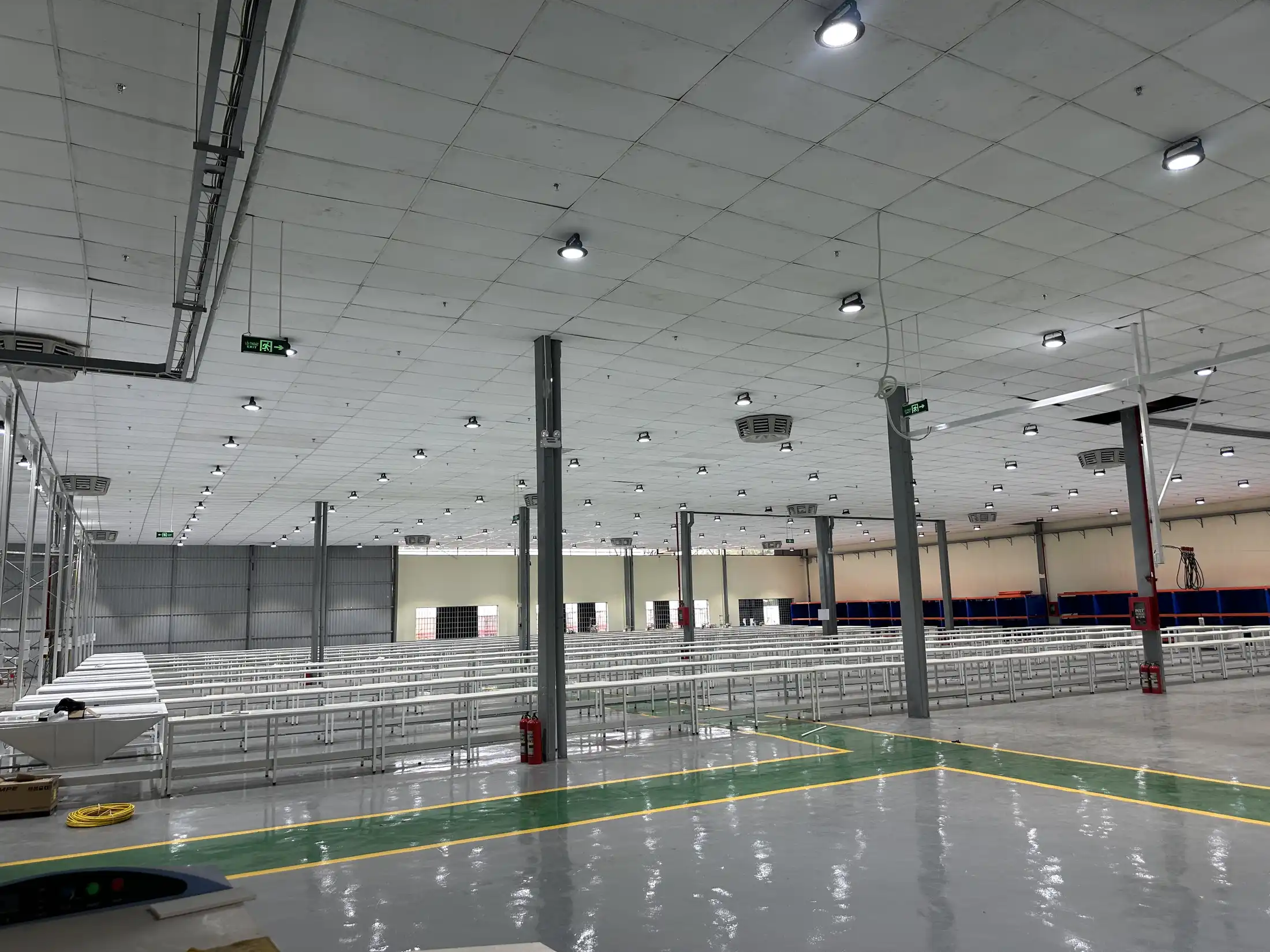 Mặt bằng sản xuất và chiếu sáng cần được đối chiếu trước khi chốt phạm vi tư vấn.