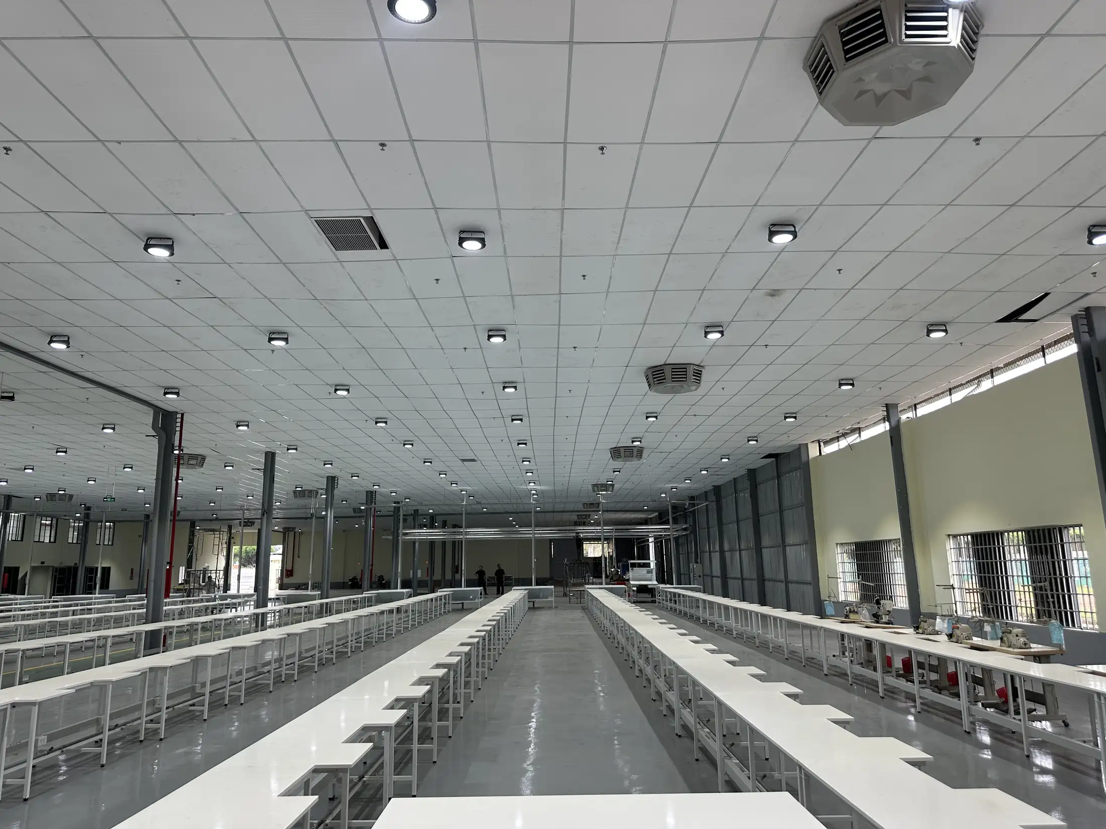 Hệ thống chiếu sáng và điện trần khu vực sản xuất