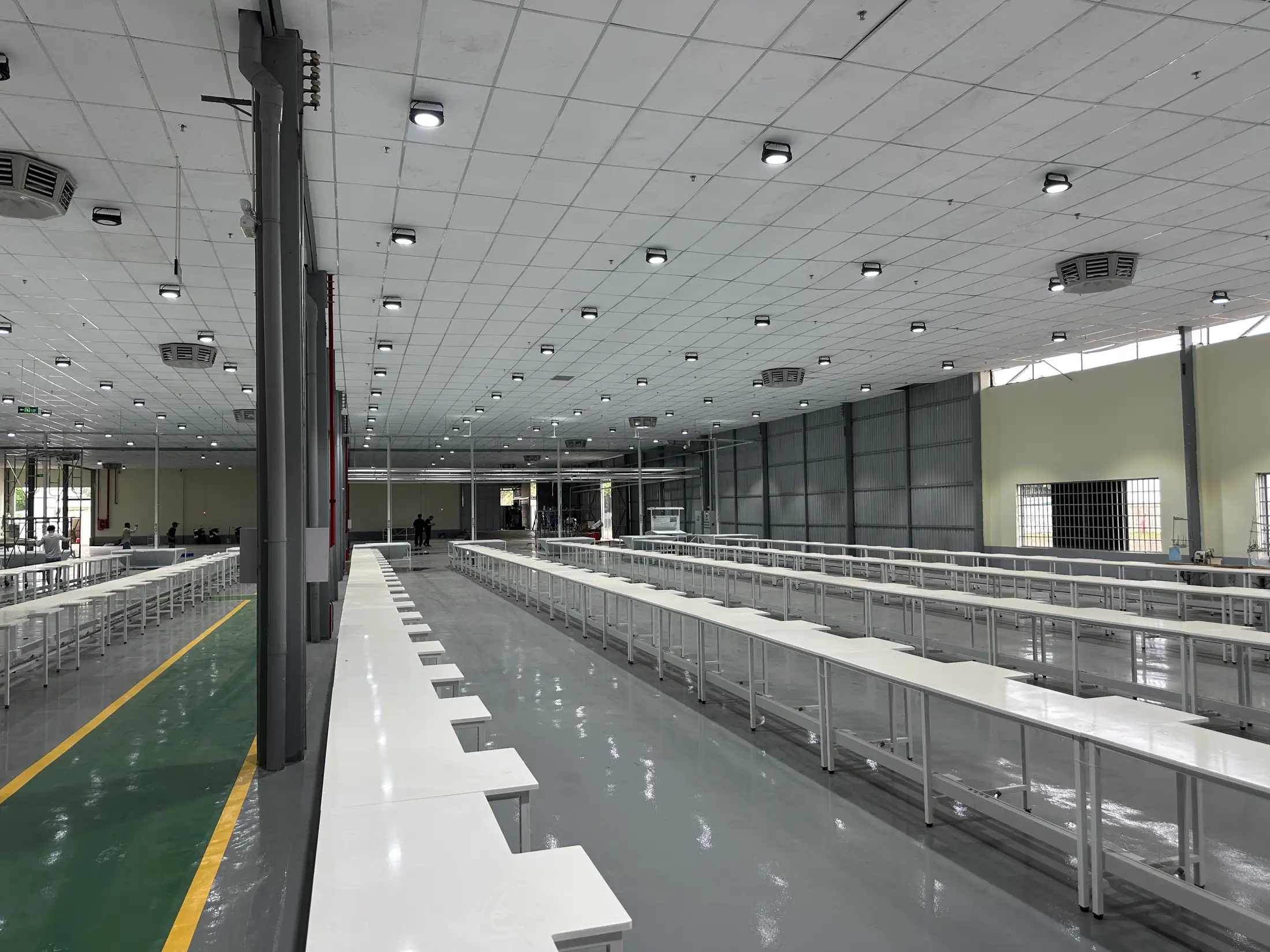 Chiếu sáng LED panel khu vực sản xuất trần trắng