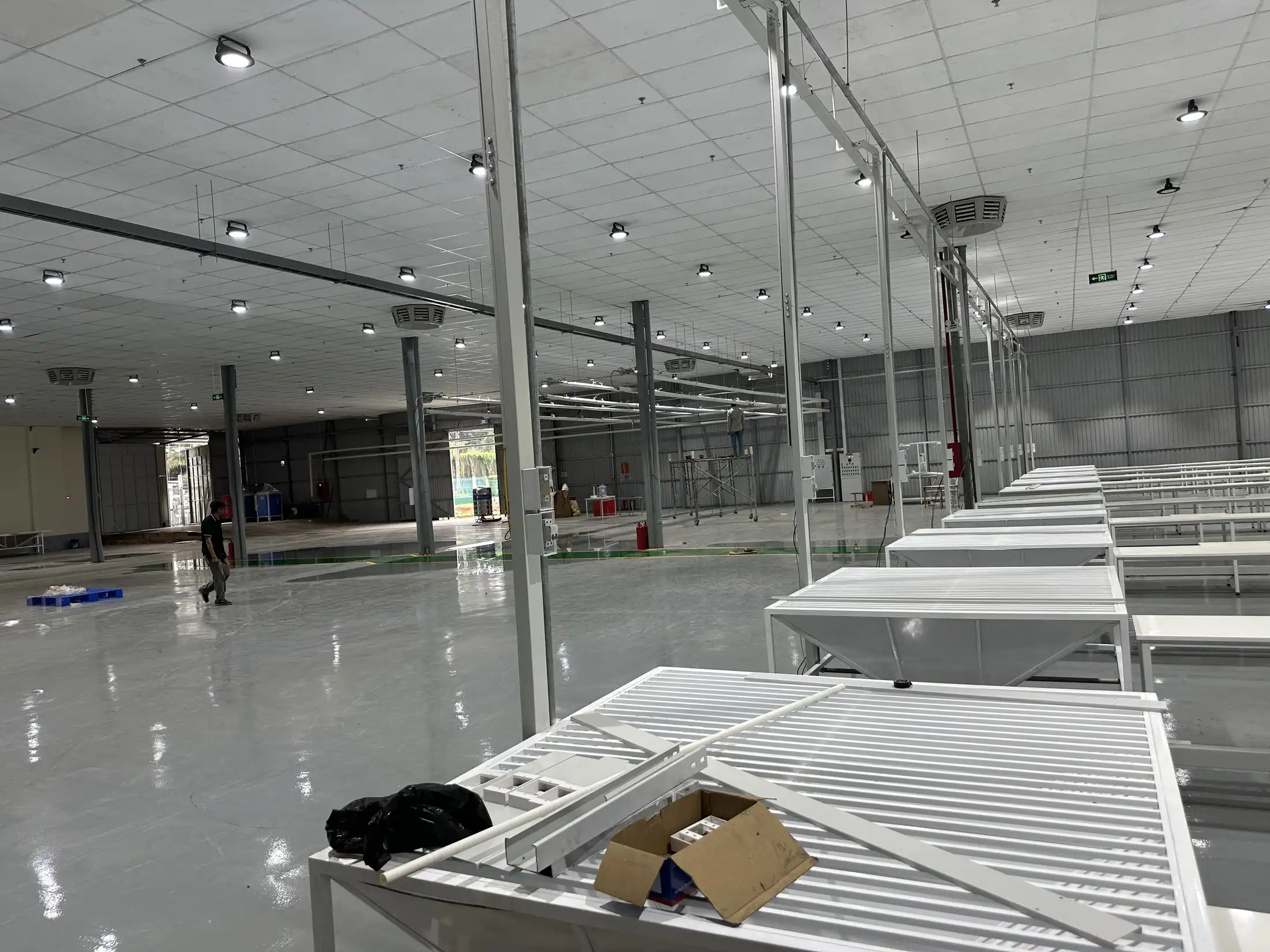 Chiếu sáng LED và hệ thống điện trần nhà xưởng
