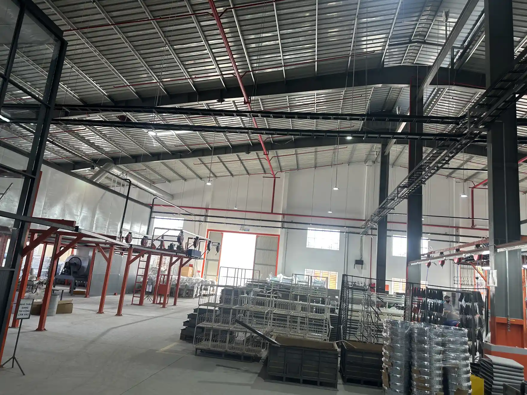 thời gian triển khai lắp đặt hệ thống điện nhà xưởng - Ngày hoàn thành gắn chạy thử tại hiện trường nhà xưởng.
