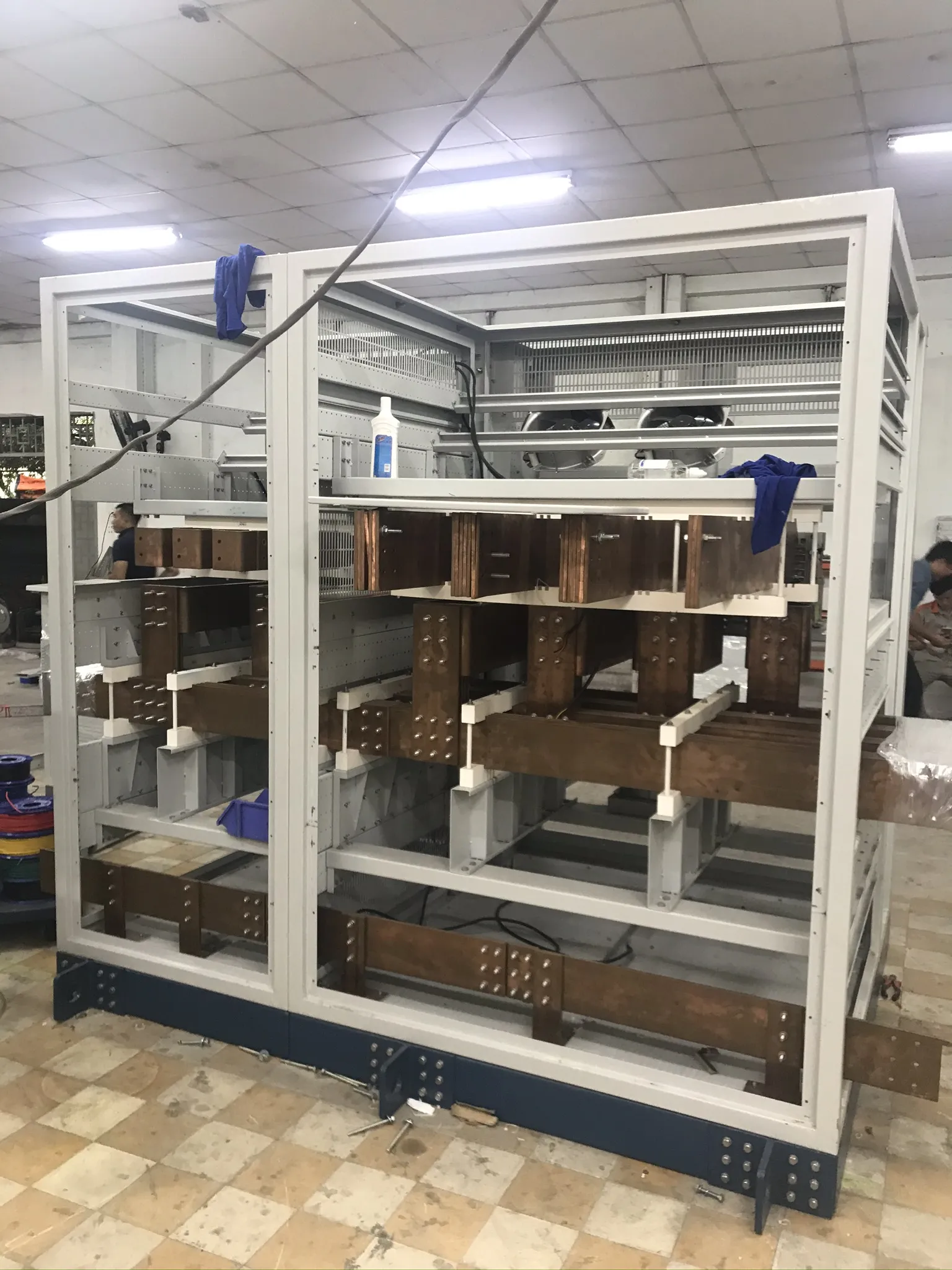 các lỗi thường gặp khi lắp đặt hệ thống điện nhà xưởng - Nhãn cáp không thống nhất tại hiện trường nhà xưởng.
