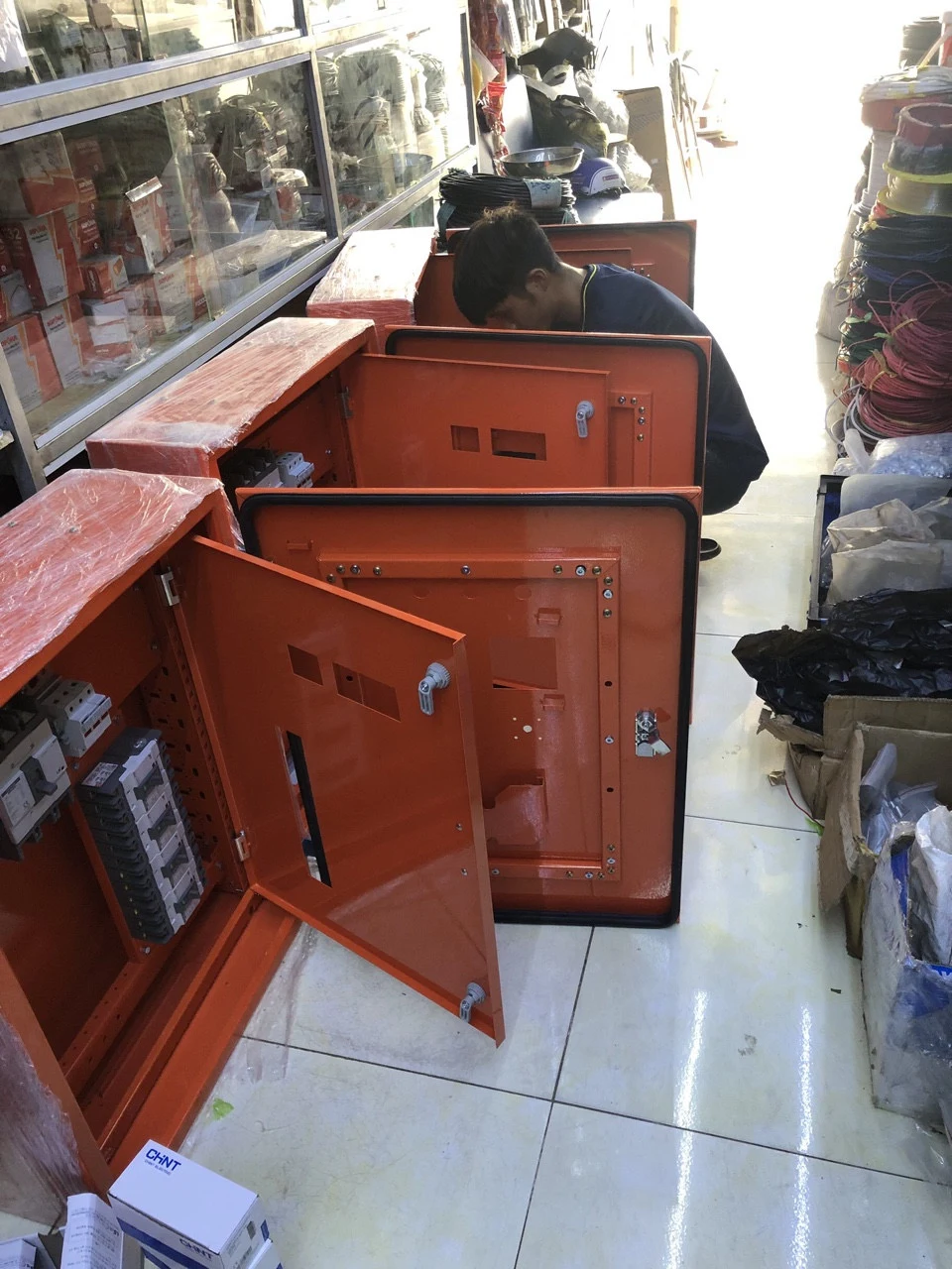 thời gian triển khai thi công hệ thống điện nhà xưởng - Khối lượng là cơ sở ước tính tiến độ tại hiện trường nhà xưởng.