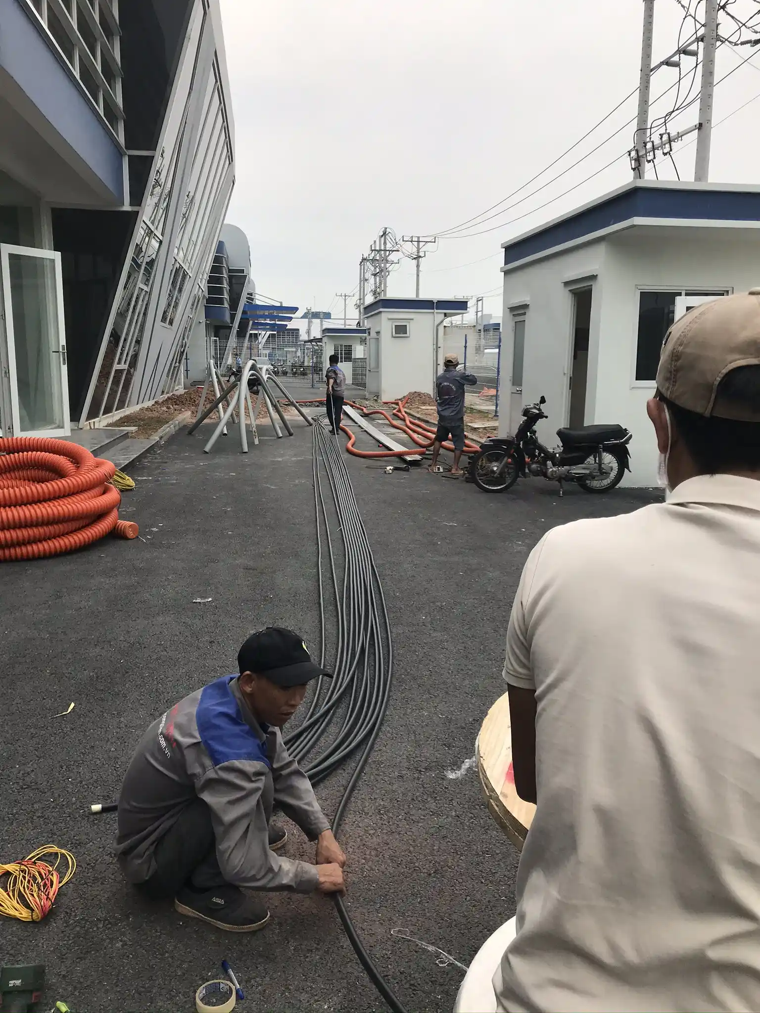 Chụp ảnh vị trí trong punch list điện nhà xưởng