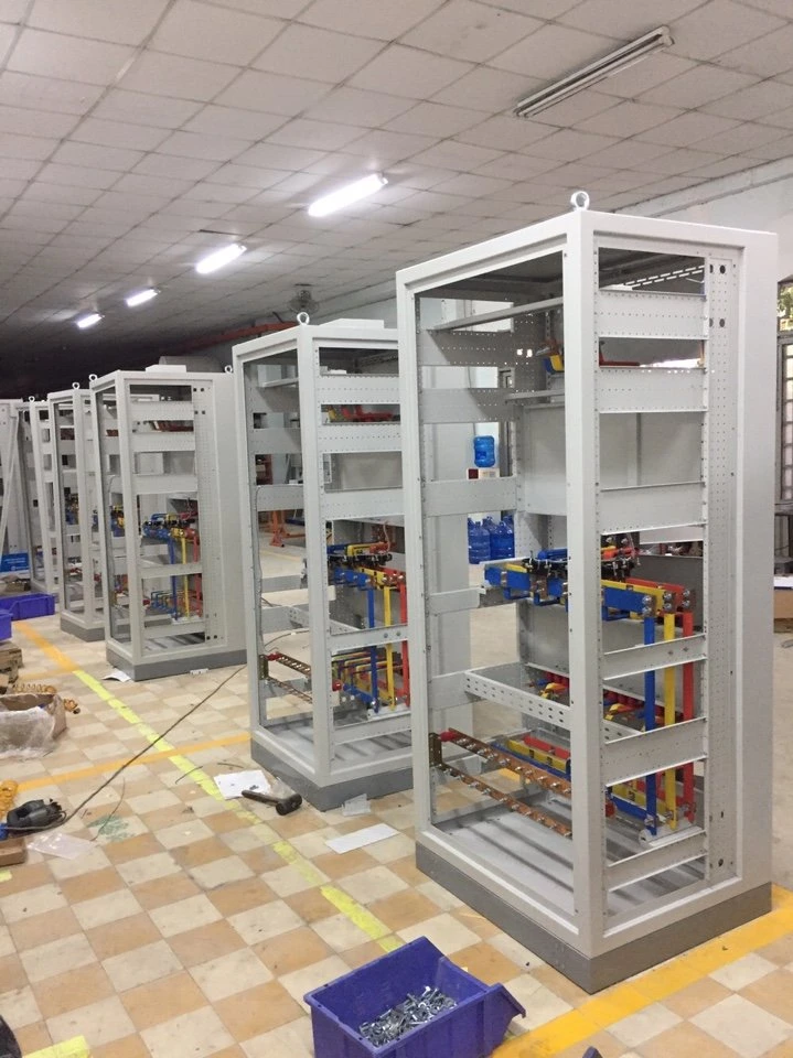 Kiểm tra khung và vị trí đấu nối trong tủ điện nhà xưởng