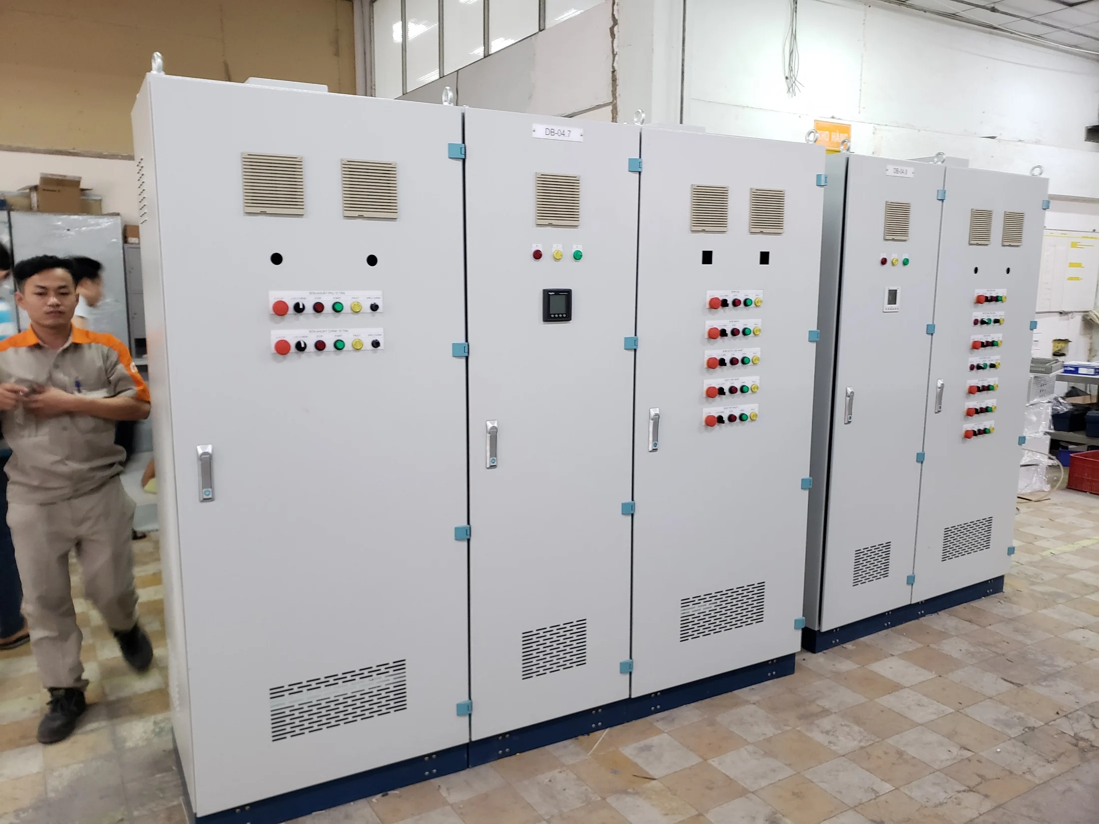 Giám sát chất lượng tủ điện nhà xưởng trước khi lắp đặt