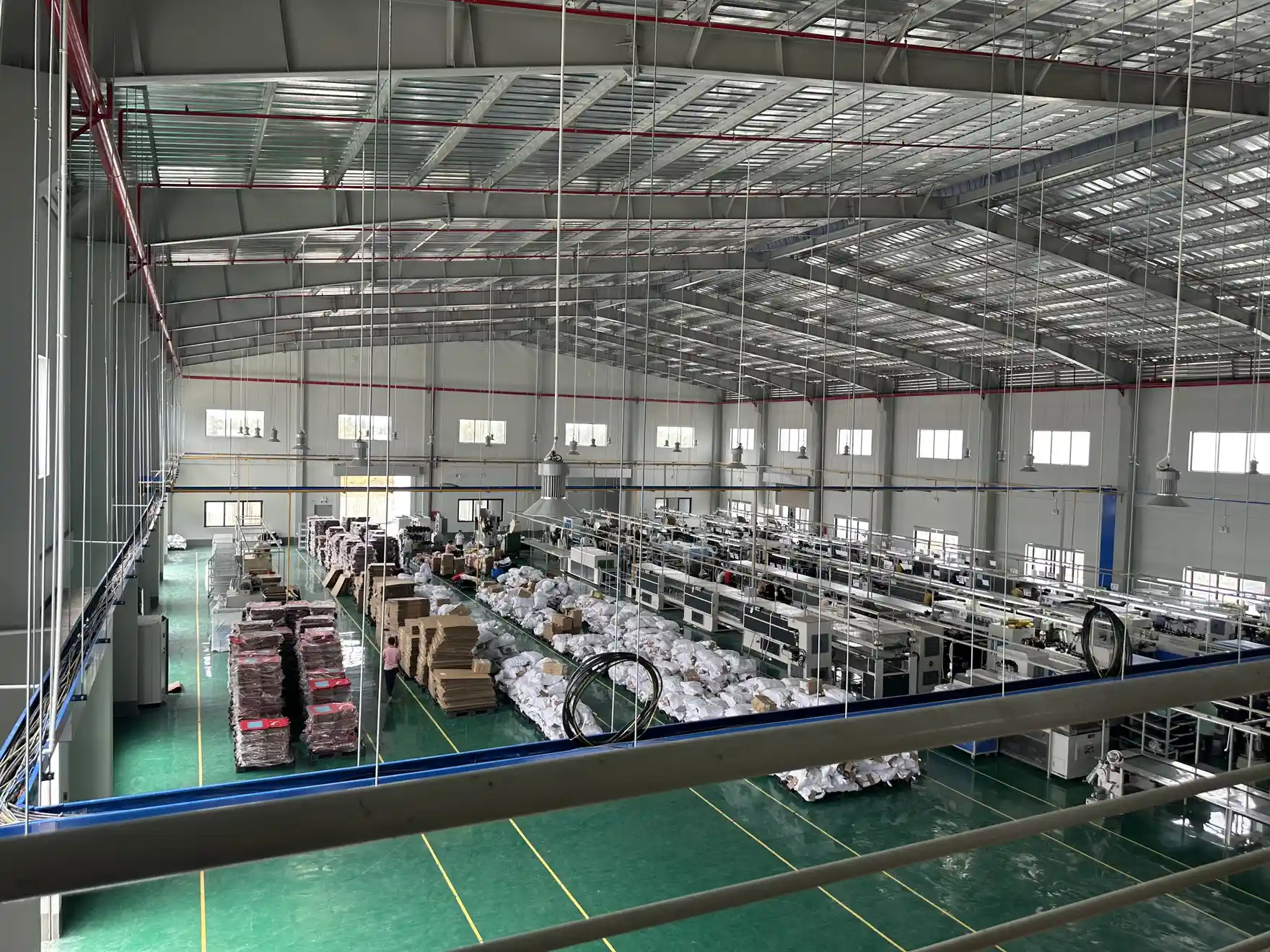 Hoàn thiện hồ sơ bàn giao và hướng dẫn vận hành tại công trình nhà xưởng