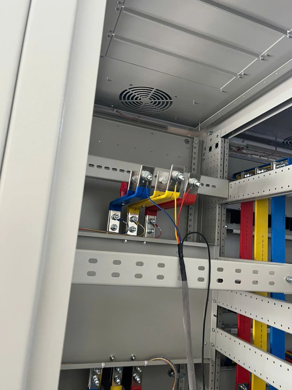 Thi công và đấu nối tủ điện nhà xưởng