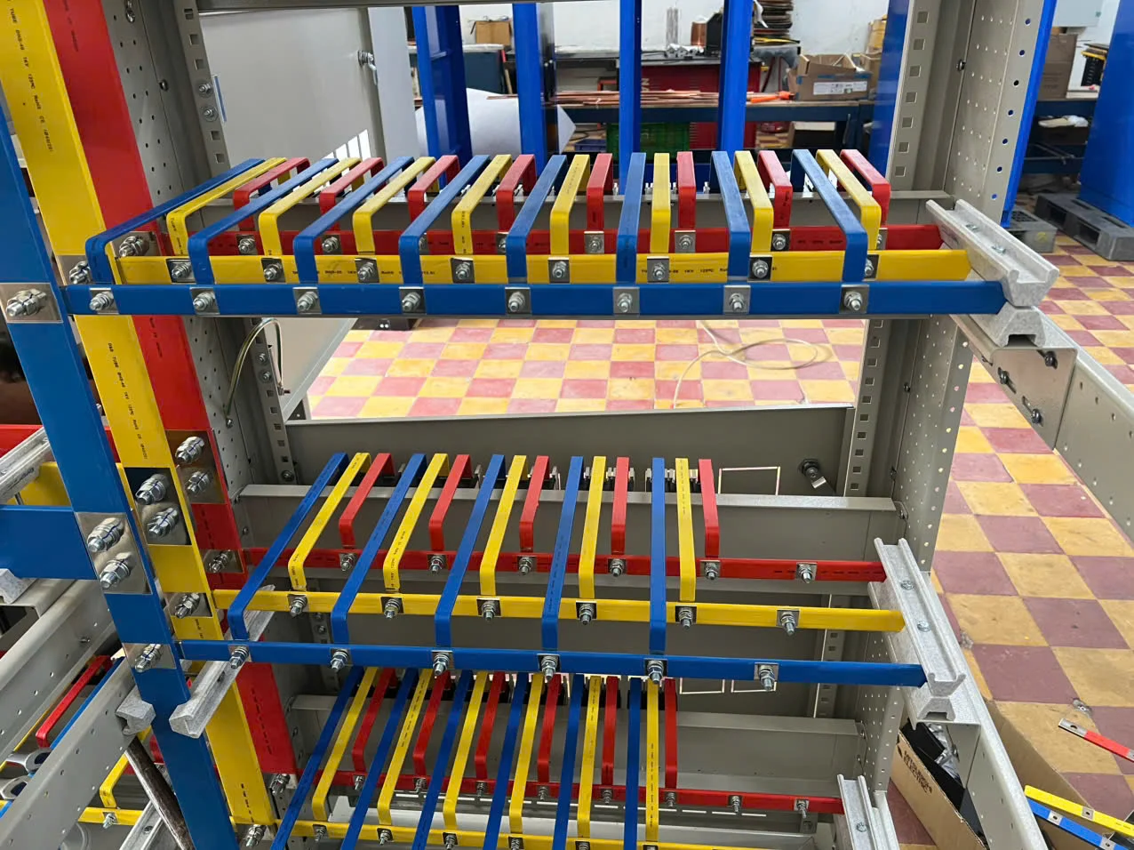 Đấu nối thanh cái busbar khi thi công điện