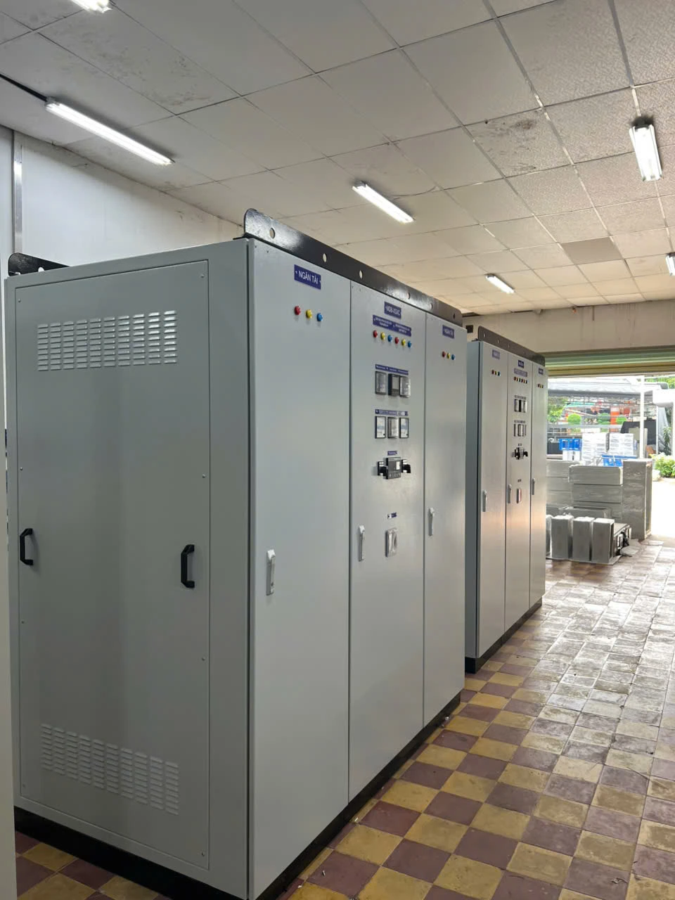 Kiểm tra thang máng cáp và đường dây nhà xưởng