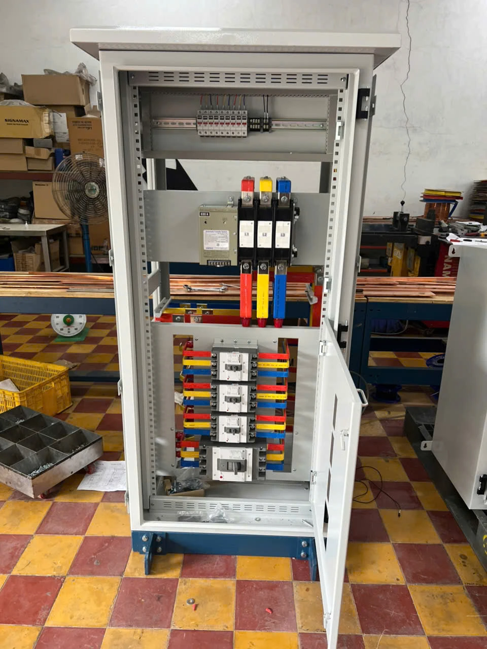 Tủ điện phân phối được lắp theo kết quả tính phụ tải
